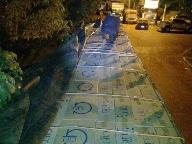 DOF prende contrabandistas com 70 mil pacotes de cigarro em duas carretas