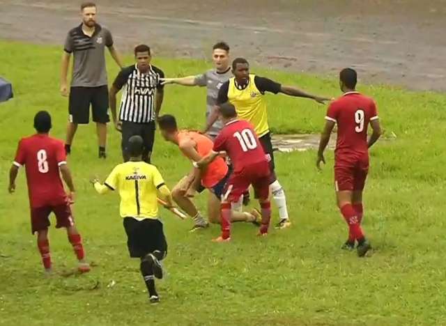 Piv&ocirc;s de pancadaria pegam 12 jogos de suspens&atilde;o e clubes s&atilde;o multados