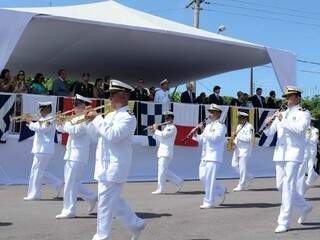 Marinha lembra dia do patrono com desfile e homenagens a civis 