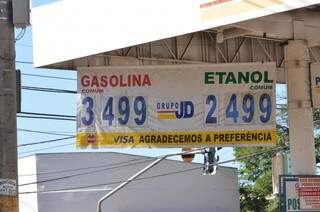 Posto anuncia &quot;promoção&quot; de gasolina a R$ 3,49 (Foto: Vanessa Tamires)