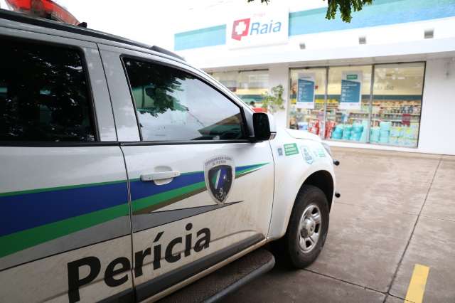 Bandido fica uma hora em farm&aacute;cia, desliga alarme e furta cofre