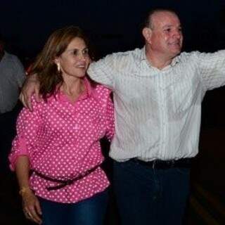Célia Vias ao lado do marido, o prefeito cassado Manoel Viais (Foto: Arquivo)