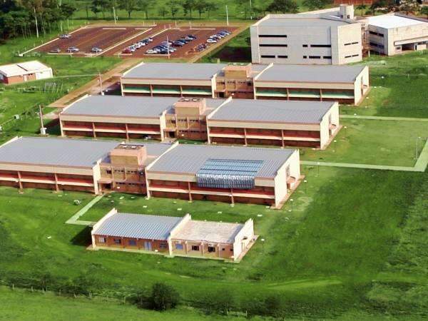 UFGD abre concurso para t&eacute;cnico-administrativos com sal&aacute;rios de R$ 4 mil