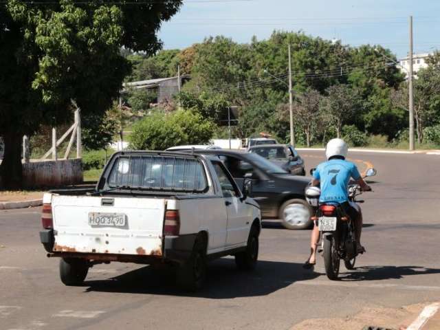 Cansados de acidentes, moradores imploram por solu&ccedil;&atilde;o em cruzamento