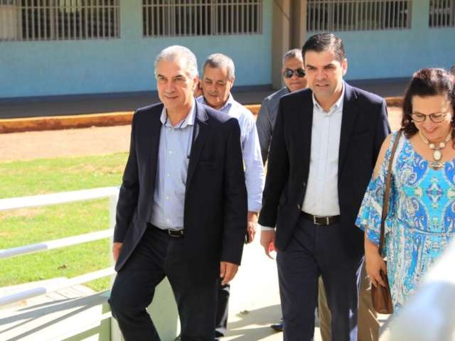 Em Bras&iacute;lia, al&eacute;m de a&ccedil;&otilde;es na fronteira, Reinaldo pediu reajuste para SUS