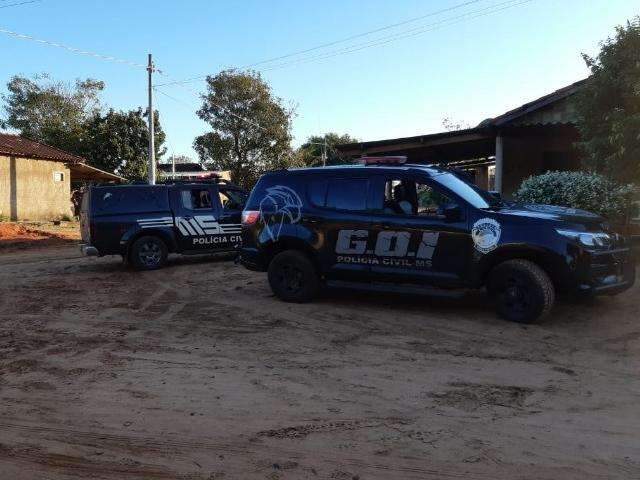 Em opera&ccedil;&atilde;o, pol&iacute;cia prende homem e recupera cinco armas furtadas de fazendas