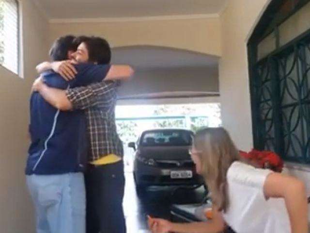 Com v&iacute;deo, filho de ex-vereador morto lembra surpresa para os pais