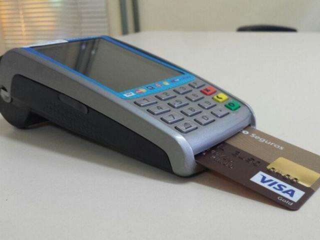 CMN padroniza juros para rotativo do cart&atilde;o de cr&eacute;dito