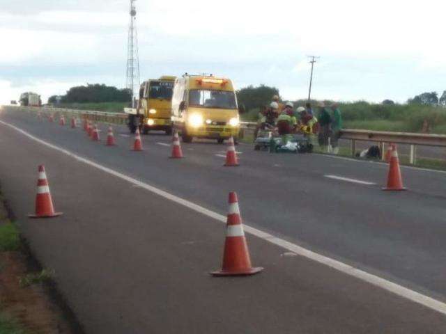 Trabalhador morre atropelado por camionete ao atravessar a BR-163