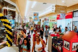 Shoppings ficam abertos at&eacute; &agrave;s 23h para atender clientes de &uacute;ltima hora 