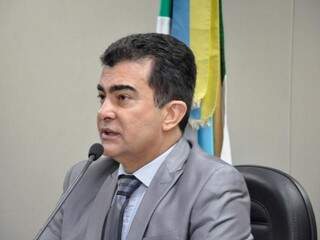 Deputado estadual Marçal Filho (PSDB) durante reunião da CCJR na Assembleia (Foto: Luciana Nassar/ALMS)