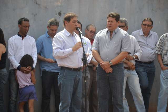 Bernal diz ser alvo de cr&iacute;ticas por ser filho de sapateiro e aliados o afagam