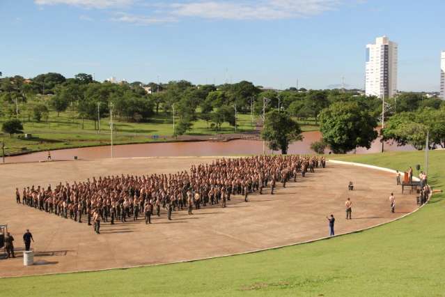 Corrida re&uacute;ne 700 militares para comemorar 70 anos da Base A&eacute;rea