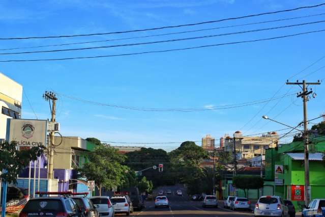 Quarta-feira com m&aacute;xima de 37&ordm;C e previs&atilde;o de chuvas durante a tarde