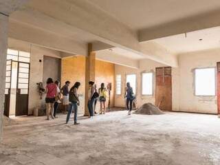 Projeto de restauração iniciado por arquitetos e estudantes voluntários vai levantar história e planta para dar solução ao hotel. (Fotos: André Barbosa)
