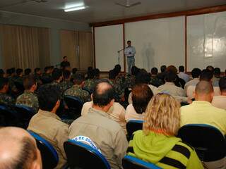 Apresentação formal no 18° Batalhão de Logística do Exército das ações contra a dengue (Foto: Simão Nogueira)
