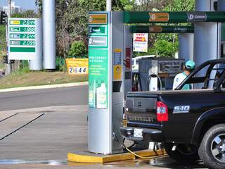Variação da gasolina está em 10%, preço pode ser encontrado na média de R$ 2,75 até R$ 2,62. (Foto: João Garrigó)