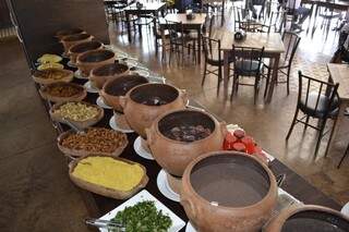 No Real Botequim, o tempero é arretado e a mesmo o prato sendo feijoada, a comida não arreda o pé e tem gosto do Nordeste. 