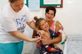 Campanha de vacinação contra a gripe prossegue nos postos de saúde da Capital