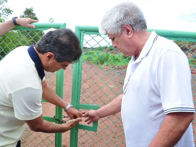 &ldquo;A gente fecha aqui uma heran&ccedil;a de 30 anos&rdquo;, diz Trad ao trancar lix&atilde;o