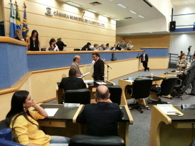 Vereadores defendem corte de comissionados e gastos na prefeitura