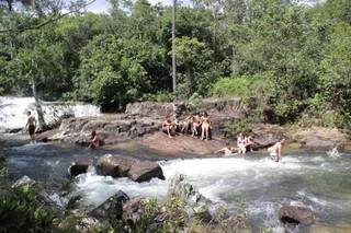 Sítio oferece 236 metros de rio (Foto: Arquivo Facebook)
