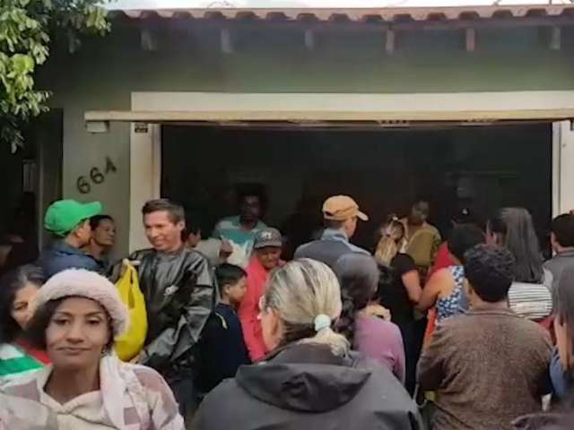 A&ccedil;&atilde;o distribui alimentos e atrai fam&iacute;lias inteiras no Jardim Canguru