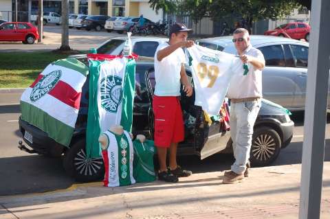 Com Palmeiras na Capital, ambulantes comemoram vendas e faturam alto