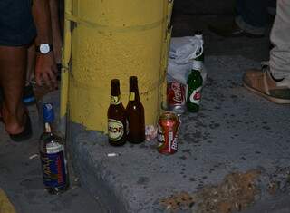 No meio das latas e garrafas de cerveja, a vodka não falta. (Foto: Minamar Junior)