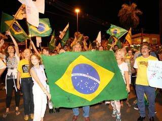 Manifestantes foram às ruas, em Campo Grande, 2016, contra o governo de Dilma Rousseff (Foto/Arquivo)