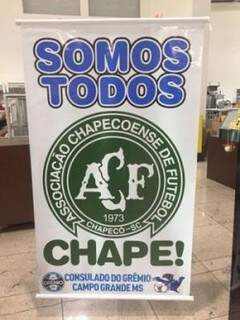 Torcedores gremistas de Campo Grande vão homenagear a Chape na final desta quarta-feira (Foto: Consulado do Grêmio)