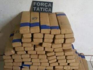 Tabletes de maconha apreendido pela Polícia Militar (Foto: Assessoria de Comunicação/ PM)
