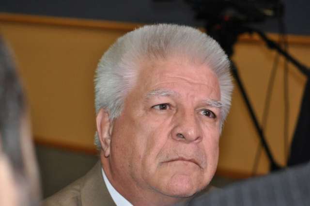 Edil entrega cargo e Olarte busca um novo l&iacute;der na C&acirc;mara Municipal