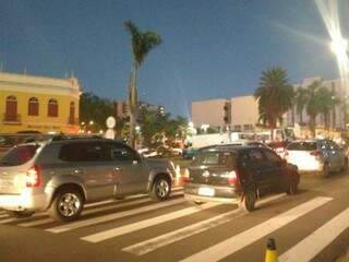 Trânsito na Avenida Afonso Pena. (Foto: Luana Rodrigues)