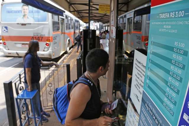 Para usu&aacute;rios, transporte coletivo n&atilde;o vale R$ 3,25, 6&ordm; mais caro no Pa&iacute;s