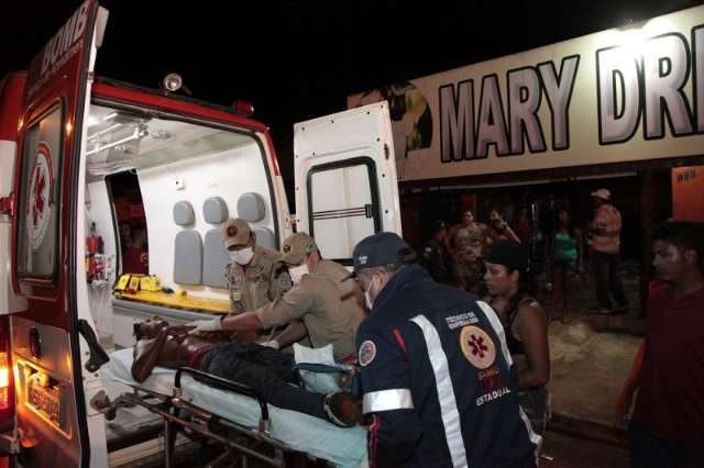 Homem de 21 anos &eacute; esfaqueado no peito no bairro Mendes Mour&atilde;o