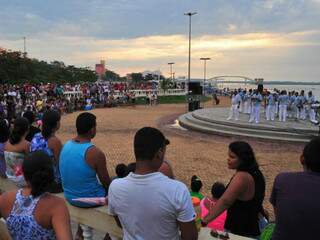 No último domingo, o mestre Ninho comandou a festa na ferradura do Porto Geral (Foto: Marcos Boaventura / Prefeitura de Corumbá)