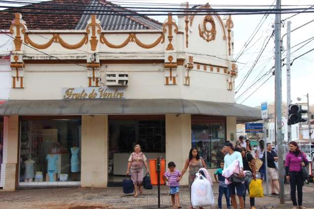 A espera de projeto, lojistas preferem arcar com reformas em pr&eacute;dios