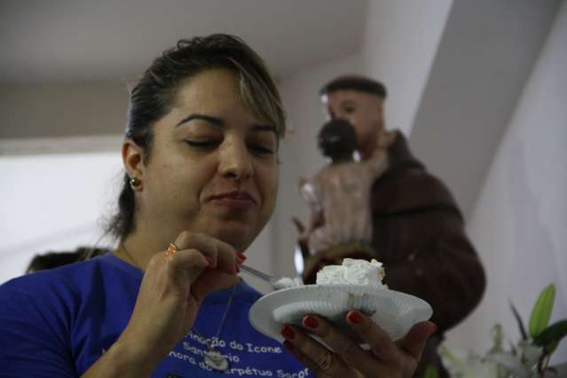 Na igreja, dia de Santo Ant&ocirc;nio ter&aacute; quermesse, missa, bolo e prociss&atilde;o