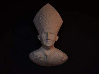 Busto do Papa Bento XVI. (Foto: Vanderlei Aparecido)