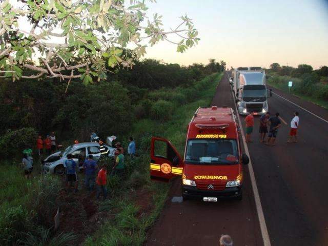 Colisão entre veículos deixa quatro pessoas feridas na BR-267