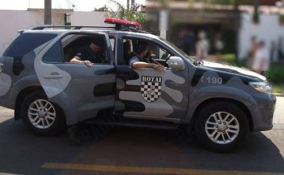 Fam&iacute;lia, com duas crian&ccedil;as, &eacute; feita ref&eacute;m na manh&atilde; de hoje