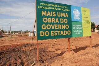 Obras de pavimentação asfática e drenagem de águas pluviais em Coxim (Foto: Chico Ribeiro)