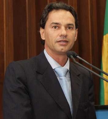 Deputados definem CCJR e PMDB troca Marquinhos Trad por Picarelli