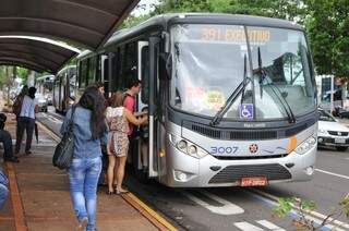 Tarifa do ônibus executivo passar a custar R$ 3,60 com reajuste, e MPE pede gratuidade do serviço para idosos e deficientes. (Foto: Alcides Neto)
