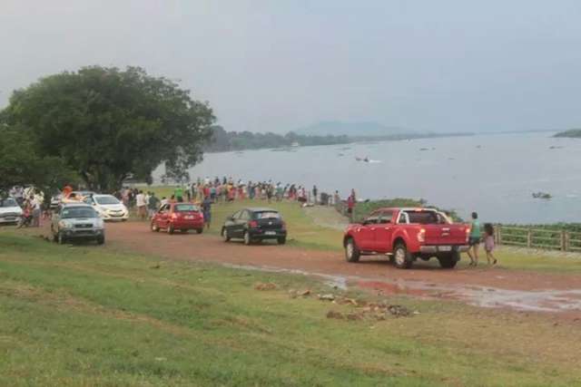 Dois corpos de v&iacute;timas de naufr&aacute;gio s&atilde;o achados; 13 est&atilde;o desaparecidas