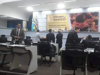 Vereadores durante discussões na sessão desta quinta-feira na Câmara de Campo Grande (Foto: Fernanda Palheta)