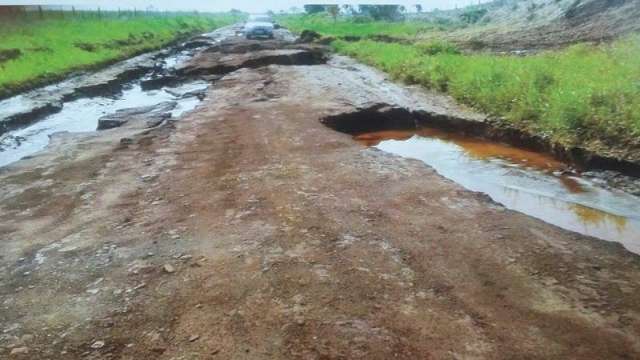 Prefeitura aproveita estiagem para consertar ruas destru&iacute;das pela chuva
