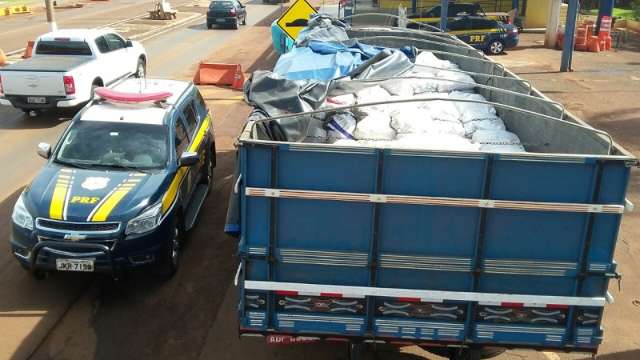 Caminh&atilde;o carregado com 2,6 toneladas de agrot&oacute;xico &eacute; apreendido
