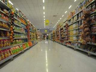 Supermercados; diferença na disposição de produtos pode oferecer mais conforto, mas preços são, em geral, maiores (Foto: Paulo Francis)
